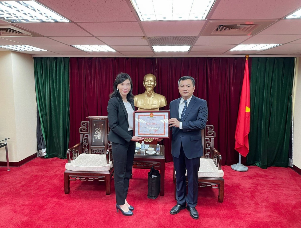 Overseas Vietnamese honored for contributions to homeland